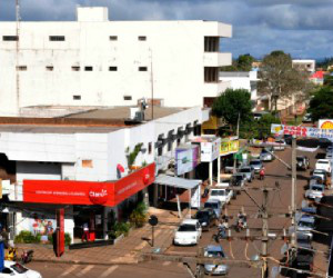 Comércio da fronteira sofre com efeitos da crise brasileira Câmara de comércio paraguaio estima que 100 lojas fecharam as portas
(Foto: Valdenir Rezende/Correio do Estado/Arquivo