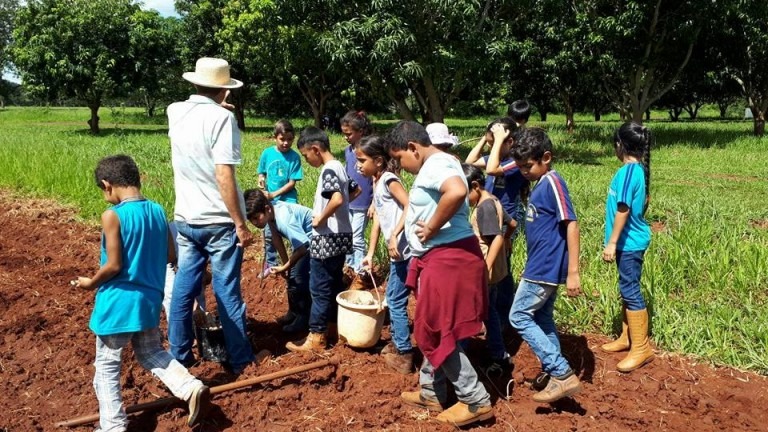 Prefeitura abre processo seletivo para profissionais atuarem nas escolas do campo Prefeitura abre processo seletivo para profissionais atuarem nas escolas do campo