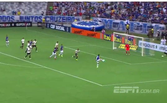 De virada, Cruzeiro bate o Corinthians e tira o rival paulista da Libertadores Reprodução