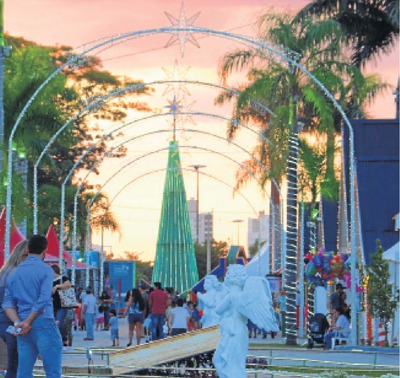 Estrutura da Cidada do Natal, nos altos da Avenida Afonso Pena - Foto: Gerson Oliveira / Correio do Estado