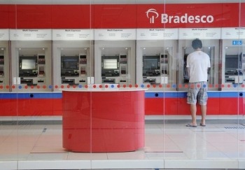 Servidores nascidos em setembro e outubro tem que se recadastrar junto à banco Servidores nascidos em setembro e outubro tem que se recadastrar junto à banco