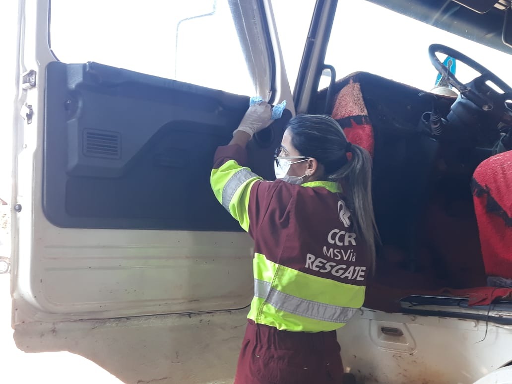 Ação realiza higienização de cabines de motoristas de caminhões na BR-163 Ação realiza higienização de cabines de motoristas de caminhões na BR-163