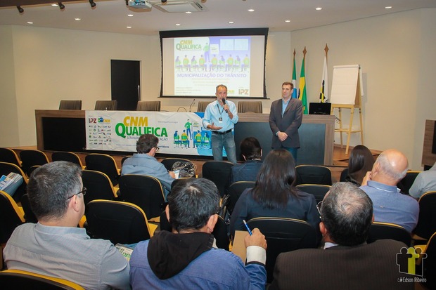 Assomasul destaca importância da qualificação de servidores municipais Assomasul destaca importância da qualificação de servidores municipais