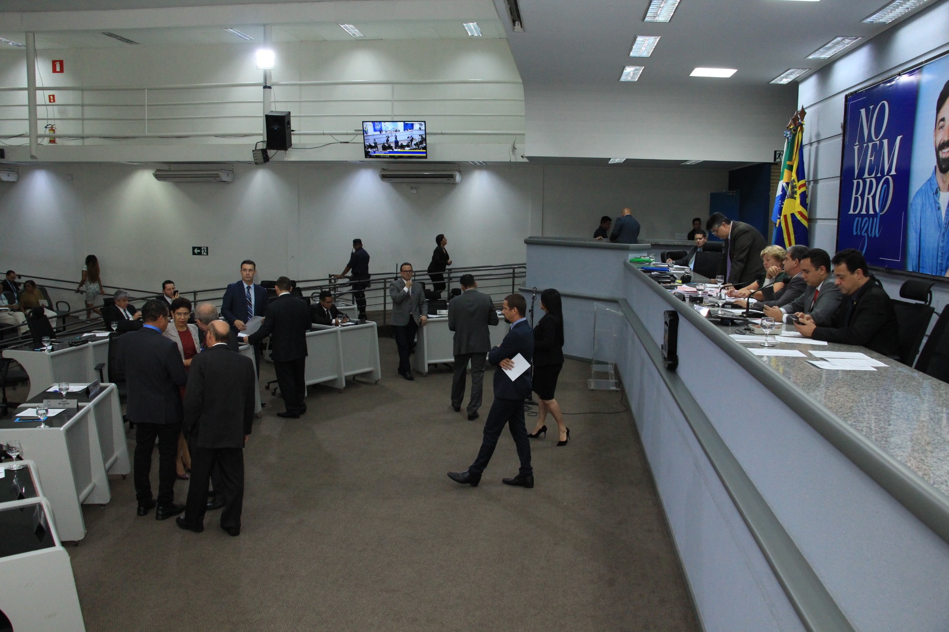 Vereadores analisam dois vetos e seis projetos na sessão de terça-feira Vereadores analisam dois vetos e seis projetos na sessão de terça-feira