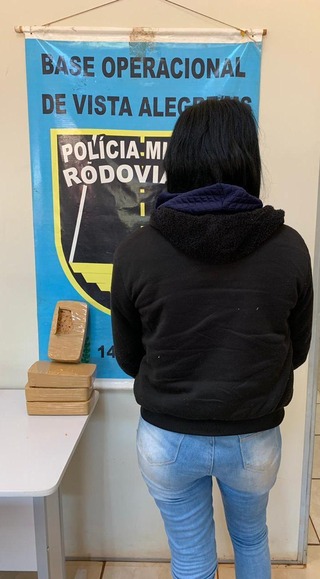Mulher é presa com 4kg de crack na MS-164 que seria revendido em MG Mulher é presa com 4kg de crack na MS-164 que seria revendido em MG