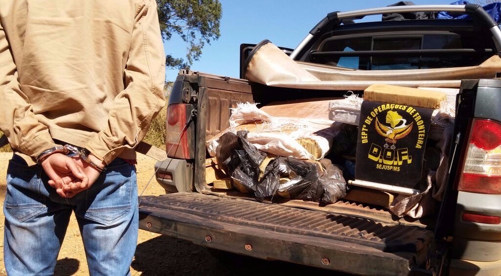 Após perseguição, policiais apreendem maconha que seria levada para o Paraná