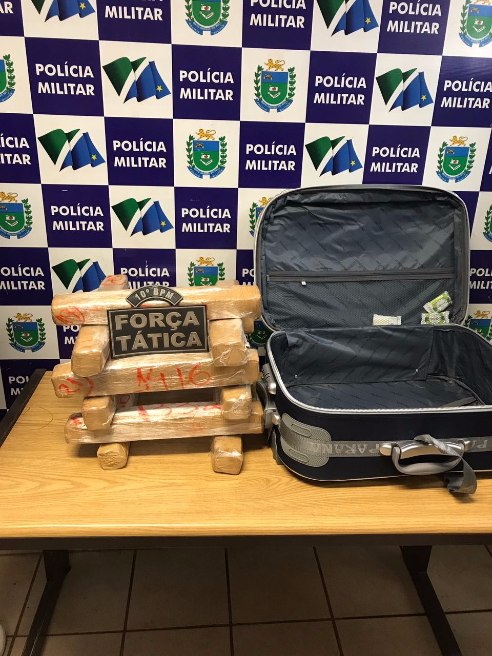 Mulher é presa na Capital levando maconha para Niterói - RJ