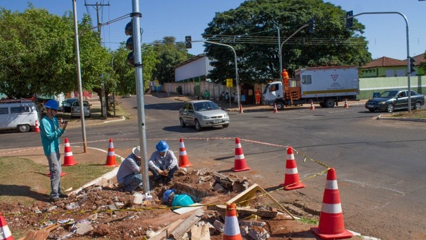 Prefeitura promove melhoria na sinalização de avenidas Prefeitura promove melhoria na sinalização de avenidas