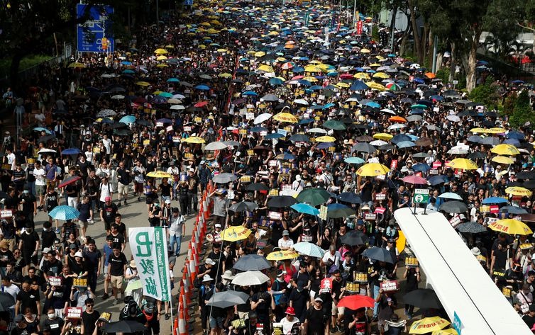 Eleitores de Hong Kong vão às urnas neste domingo Eleição de hoje é a primeira desde o início de protestos que pedem democracia em Hong Kong. Arquivo/REUTERS/Edgar Su