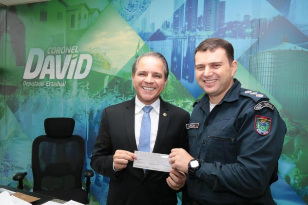 Deputado colabora para premiação máster do Comando de Policiamento Metropolitano Deputado colabora para premiação máster do Comando de Policiamento Metropolitano