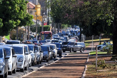Recapeamento no Centro da Capital, ontem, causou congestionamento na Avenida Afonso Pena - Foto: Valdenir Rezende/Correio do Estado