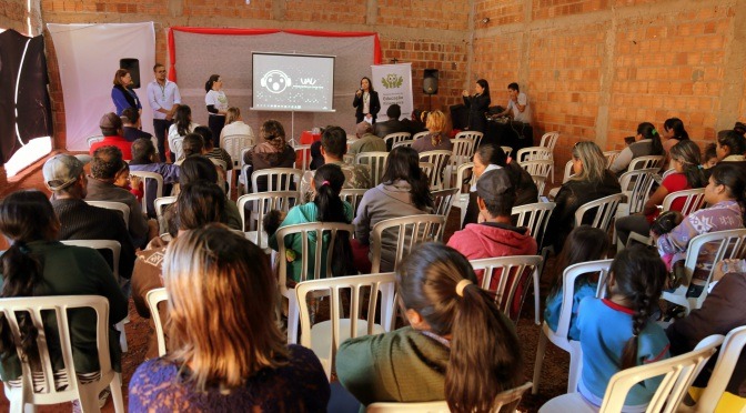 Famílias indígenas da capital aprendem sobre reciclagem e destinação do lixo Famílias indígenas da capital aprendem sobre reciclagem e destinação do lixo