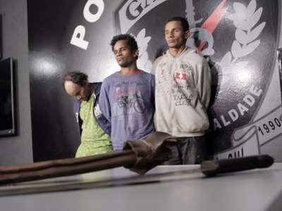 Juiz converte em preventiva prisão de pai e filhos envolvidos em duplo homicídio Pai e filhos na sequência estão presos no Garras e devem ser transferidos para um presídio (Foto: João Paulo Gonçalves)