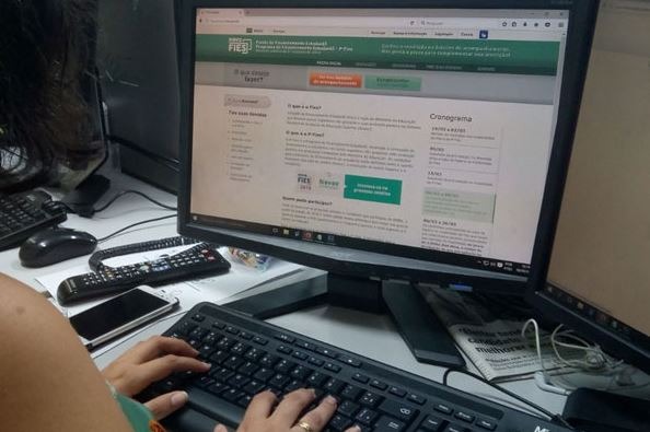 MEC prorroga prazo para renegociação de dívida com FIES MEC prorroga prazo para renegociação de dívida com FIES