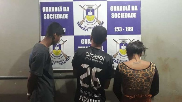 Três são presos tentando jogar maconha para interno de Unei (Osvaldo Duarte/Dourados News)