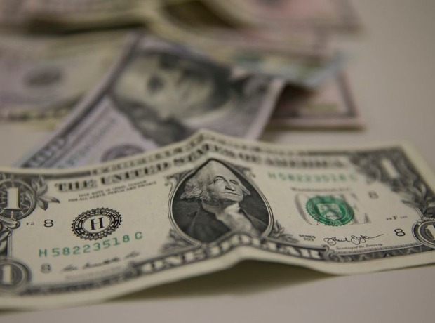 Dólar opera estável, com negociações comerciais no radar Dólar opera estável, com negociações comerciais no radar