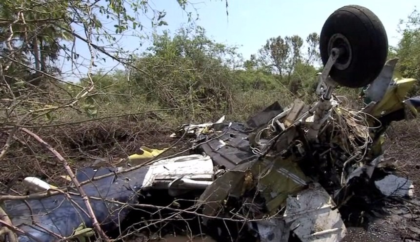 Restos do avião bimotor que caiu na fazenda Novo Horizonte, em Miranda (MS), em setembro de 2016 
