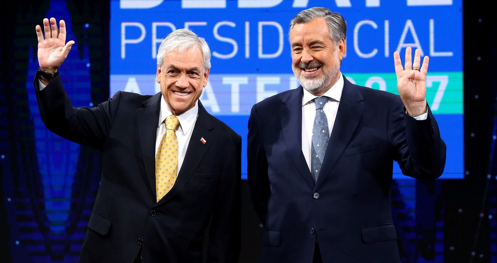 Candidatos presidenciais no Chile: Sebastián Piñera e Alejandro Guillier, durante o último debate presidencial (Foto: Ivan Alvarado/ Reuters)