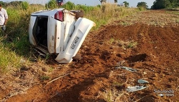 Motorista capota carro na BR-060 e o abandona no matagal (Sidrolândia News)