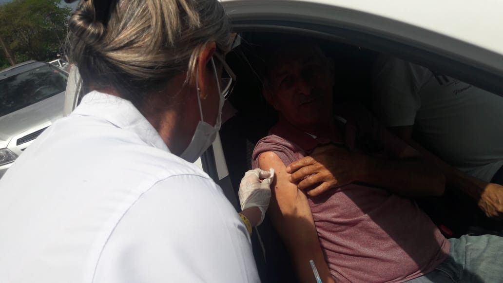 Vacinação contra a Influenza será retomada nas unidades de saúde e estádio Douradão tão logo o município receba novo lote de vacinas