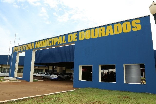 Dourados vai pagar os salários dos servidores em três etapas a partir desta quarta-feira agamento de todos os servidores será concluído integralmente na segunda-feira, dia 6, antes mesmo do quinto dia útil.