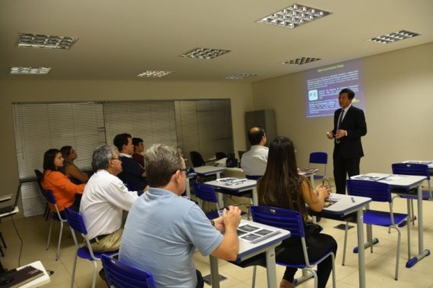 Especialista ensina a empresários lições para aumentar a produtividade em tempos de crise Especialista ensina a empresários lições para aumentar a produtividade em tempos de crise