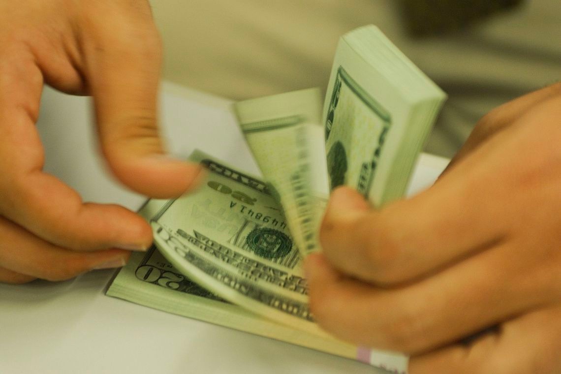 Dólar encosta em R$ 4,22 e fecha no maior valor desde criação do real Marcello Casal JrAgência Brasil