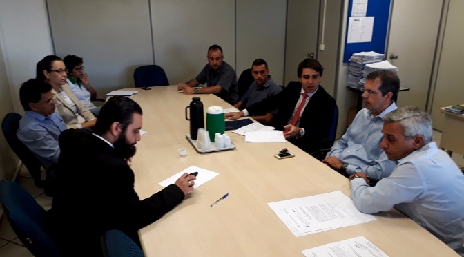 Representantes do MPE, OAB e Procon se reuniram para debater sobre o estacionamento rotativo - Keyla Tormena