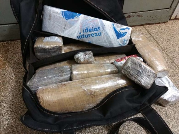 Adolescente é apreendido com 7 kg de maconha que iria para SP (Osvaldo Duarte/Dourados News)