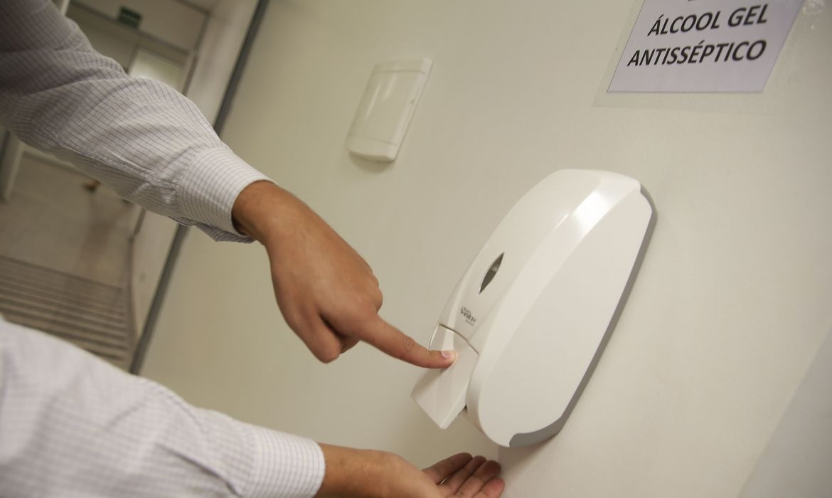 Associação relata falta de equipamento de proteção em 520 municípios Marcello Casal JrAgência Brasil