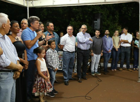Avenida Eurides foi entregue pela prefeitura nesta quinta-feira, ocasião em que o prefeito Murilo foi homenageado pela comunidade do bairro – A. Frota