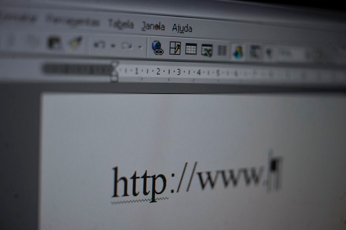 Criador da WWW propõe contrato para "consertar" internet Criador da WWW propõe contrato para "consertar" internet
