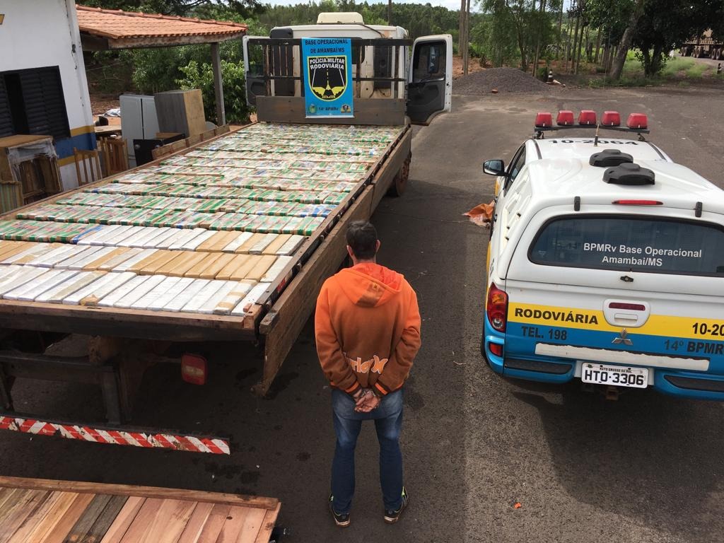 A droga estava escondida em assoalho falso. PM/Divulgação