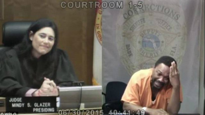 Condenado no tribunal, homem se desespera ao reconhecer sua algoz