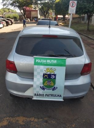 Mato-grossenses são presos pela PM com veículos roubados Um dos veículos apreendidos. PM/Divulgação