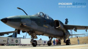 Mesmo com chuva e tempo encoberto, Base Aérea mantém programação de exposições de aeronaves e veículos antigos (Foto: Divulgação/Força Aérea)