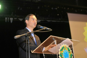 Marquinhos Trad (PSD) discursa após ser diplomado. (Foto: Alcides Neto)