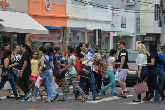 Cresce em 18,7% a intenção de compras das famílias em Campo Grande Consumidor, embora ainda com cautela, pretende ir às compras neste fim de ano - Foto: Paulo Ribas / Correio do Estado