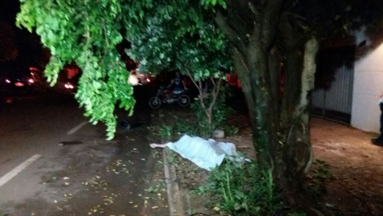 Dorival Albino, 32 anos, morto após bater motocicleta em árvore. - Foto: Osvaldo Duarte
