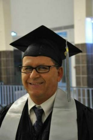 Mario durante a formatura em doutorado na França. (Foto: Arquivo Pessoal)