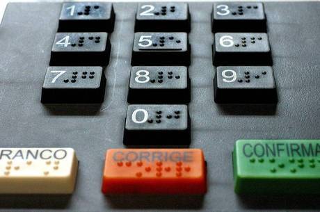 Votação no exterior é encerrada em 16 países