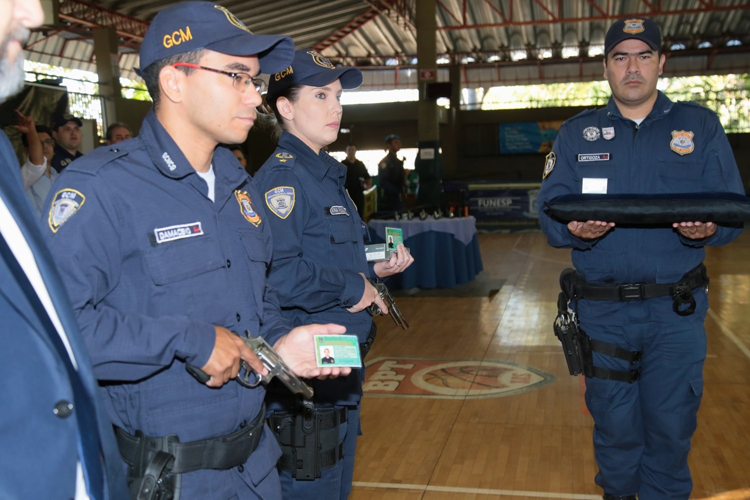 Prefeito entrega armamento para 97 profissionais da Guarda Municipal Prefeito entrega armamento para 97 profissionais da Guarda Municipal