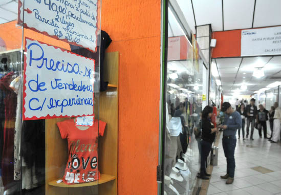 Vaga para temporário é porta para quem procura voltar ao mercado de trabalho Vagas para temporários neste ano caiu pela metade em Campo Grande. Estimativa para o Estado era de 5 mil, mas foi reduzida para 3 mil. Foto: Álvaro Rezende/Correio do Estado