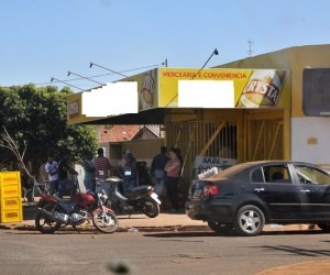 Conveniência que foi assaltada na sexta-feira à noite - Valdenir Rezende