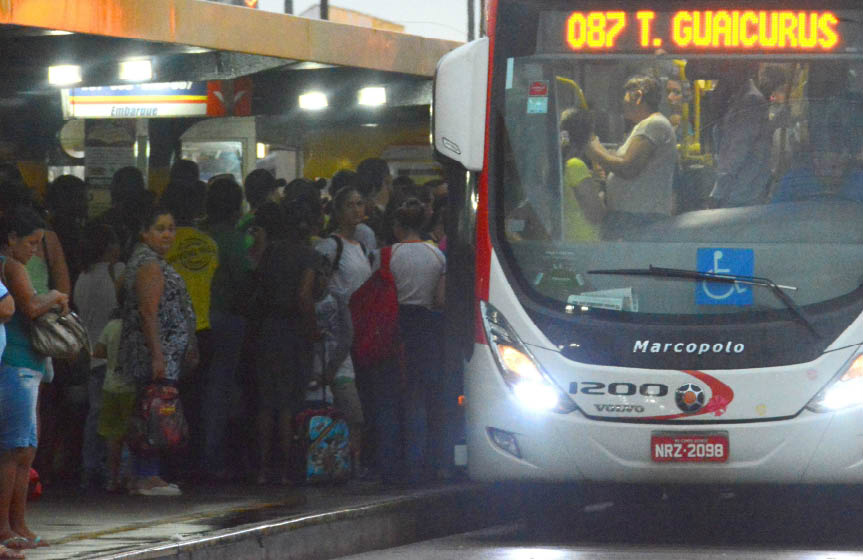 Transporte público, que tem problemas como superlotação, pode ter a concessão revista - Foto: Gerson Oliveira/Correio do Estado