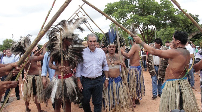 Reinaldo Azambuja entrega cesta de Natal para famílias do Vale Renda Indígena Foto: Chico Ribeiro