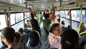 Passageiros de coletivo são assaltados na manhã deste sábado Roubo ocorreu ao ônibus prefixo 1308 da linha 308-St Emília. Arquivo.