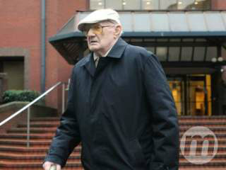 Homem de 101 anos é condenado à prisão por pedofilia no Reino Unido Homem de 101 anos é condenado à prisão por pedofilia no Reino Unido