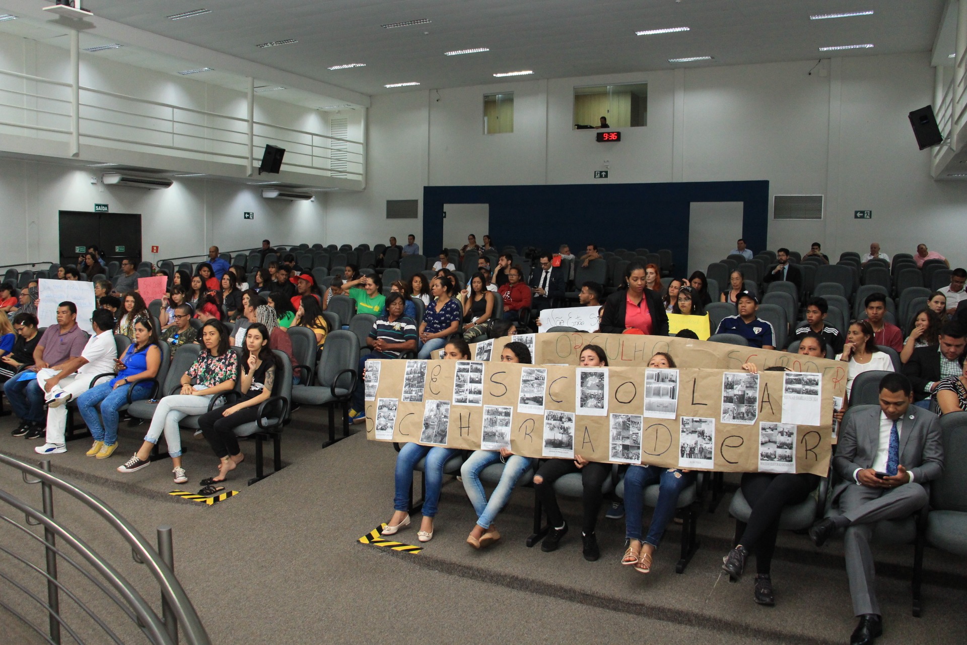 Vereadores mobilizam-se em Audiência Pública e reuniões para tentar barrar fechamento de escola Divulgação