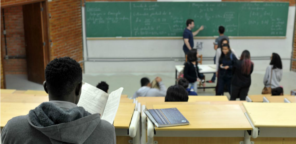 Mais de 500 mil estudantes estão inscritos na edição deste ano do Enade - Marcello Casal Jr/Agência Brasil